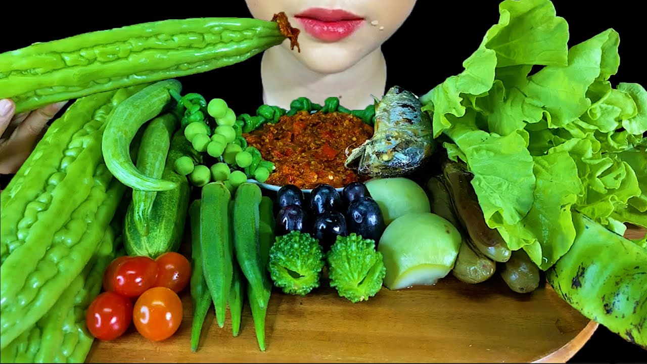 FRESH VEGGIES, SPICY CHILLI SAUCE * Thai Nam Prik * น้ำพริก