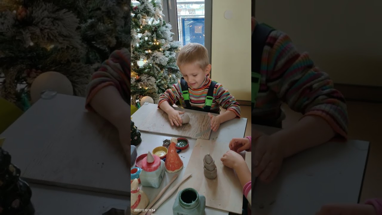 10/12/22 Sputnik Integrationskindergarten. Merry Christmas. керамічна глина, ліпка, діти у творчості
