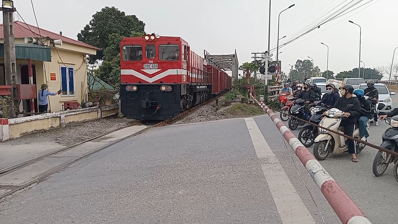 [ 27/02/2026 ] D18E-604 kéo tàu hàng 2434 ( 12:00 )