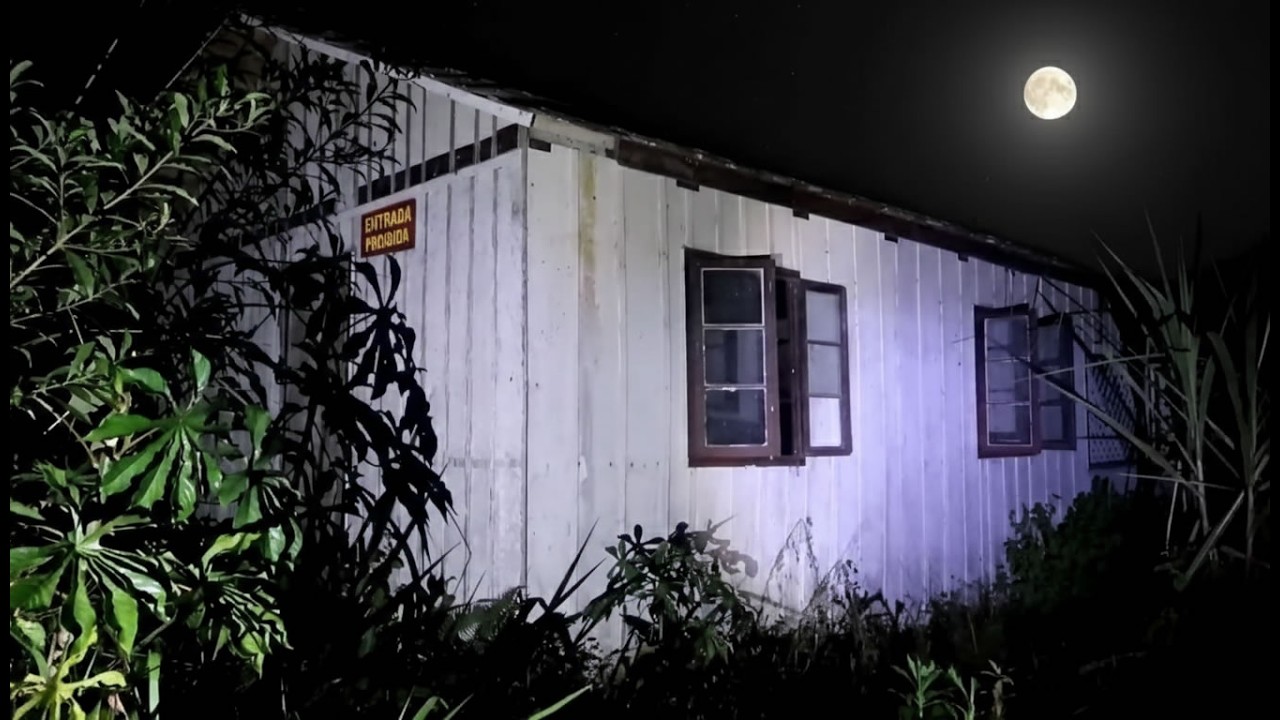 COISA ASSUSTADORA ATORMENTA ESSA CASA ABANDONADA NA FLORESTA!