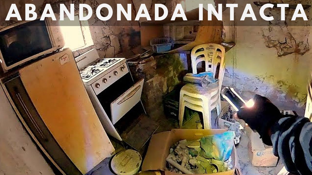 🤯 Casa ABANDONADA con Muebles, hay Cosas EXTRA&Ntilde;AS