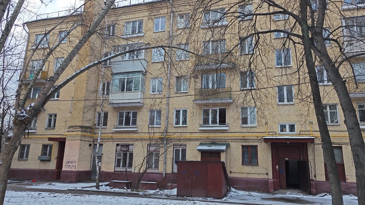 Выселенный кирпичный пятиэтажный дом индивидуального проекта