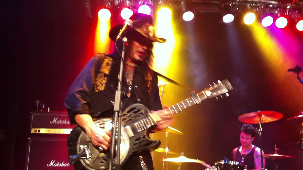 Eric Sardinas - Treat Me Right live @ Dieselstrasse Esslingen 12.04.2013
