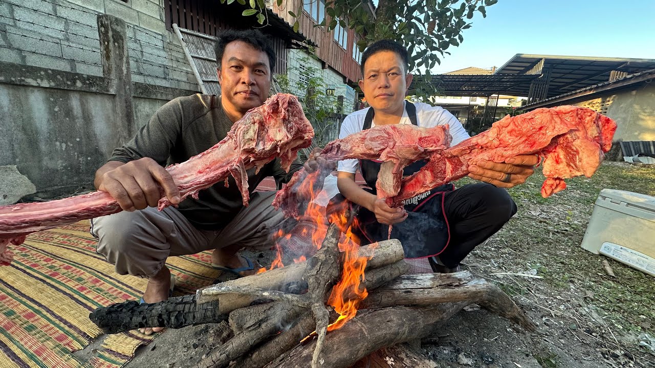ย่างเนื้อเตาถ่าน กินข้าวรอบกองไฟตำถั่วเผ็ดเผ็ดข้าวเหนียวฮ้อนฮ้อน