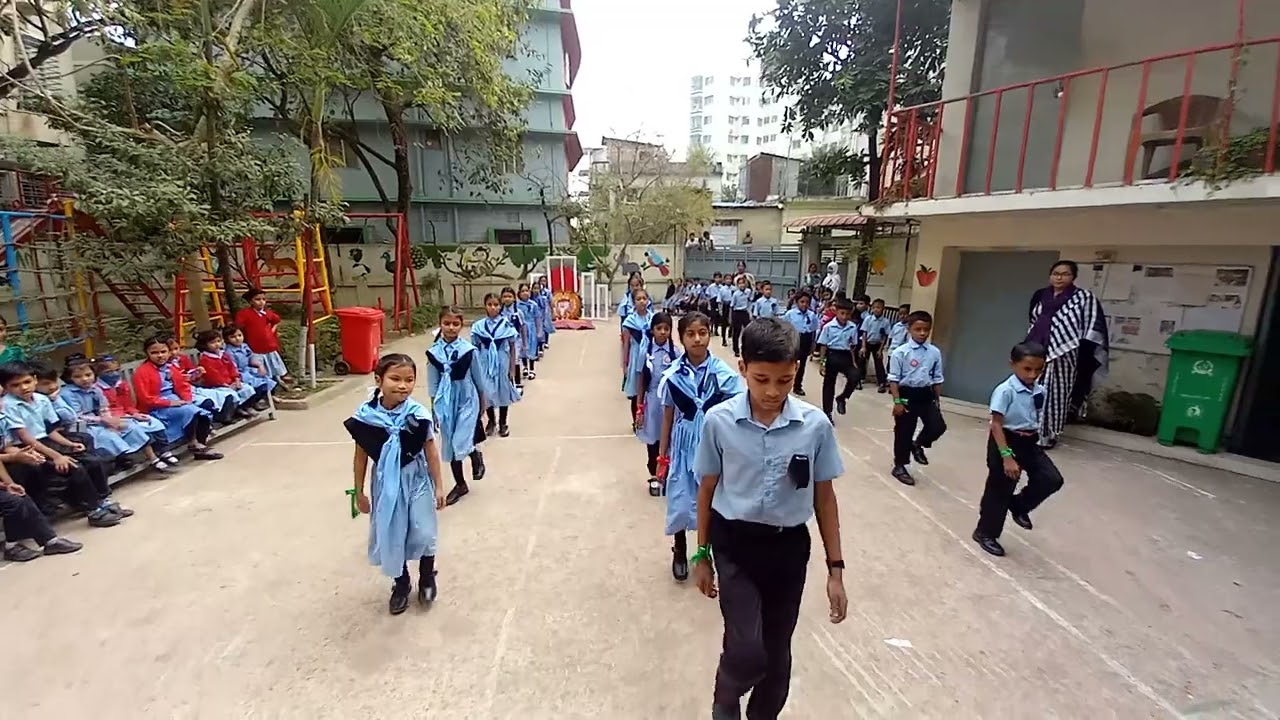 চল চল চল।