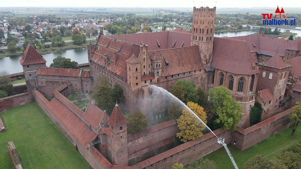 Malbork. Ewakuacja, pożar i działania ratownicze na zamku - ćwiczenia służb ratowniczych 26.10.2023