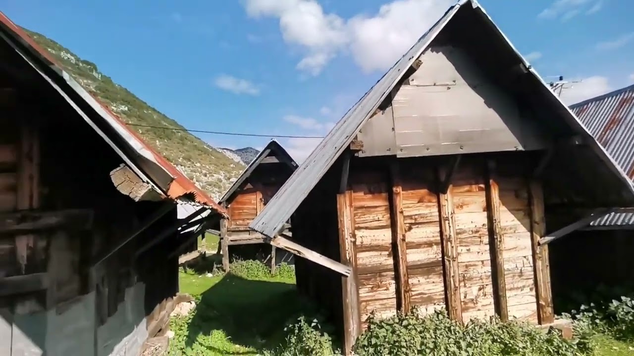Tarihi Bezirgan Köyü Tahıl Ambarları 