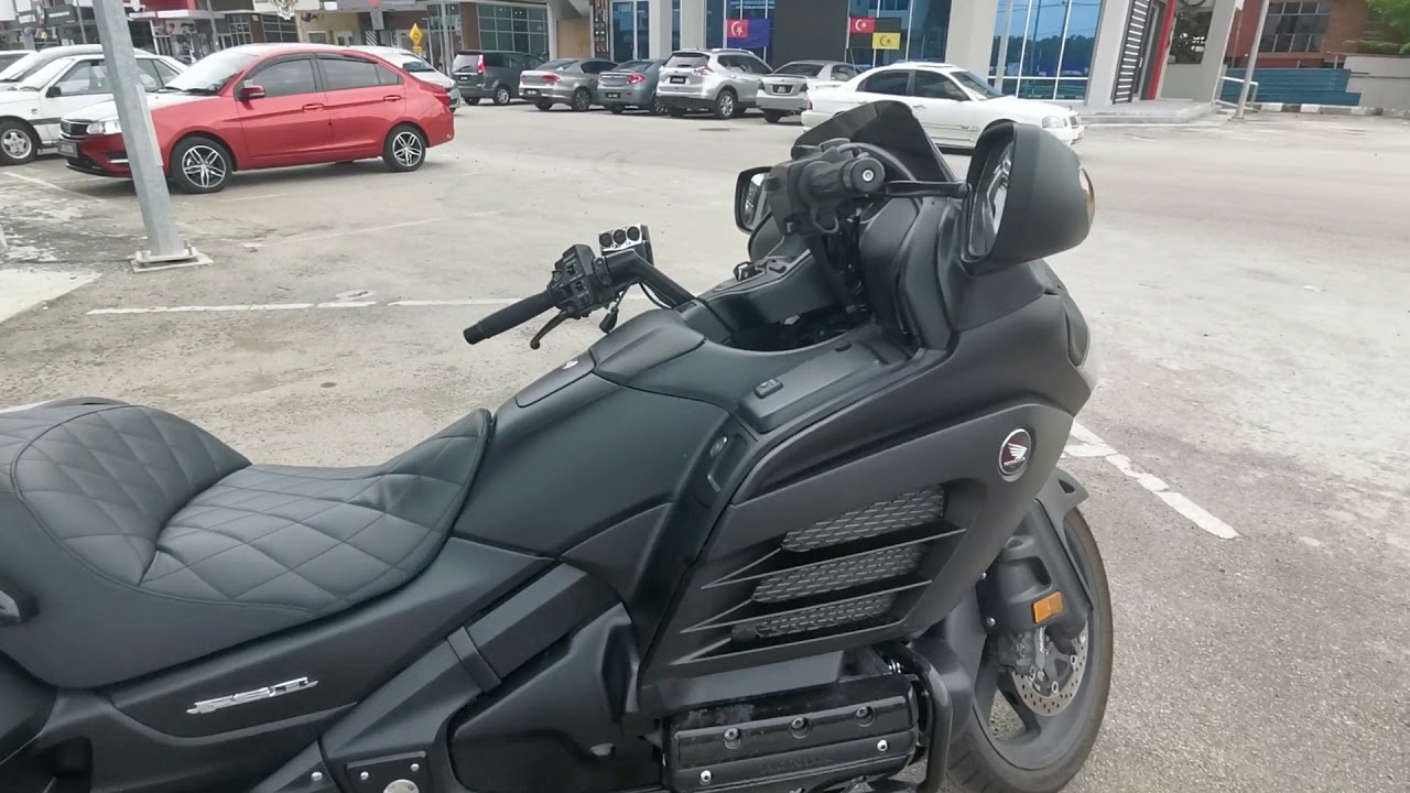 2013 Honda Goldwing F6B GL1800 - Walkaround, Startup, Exhaust sound