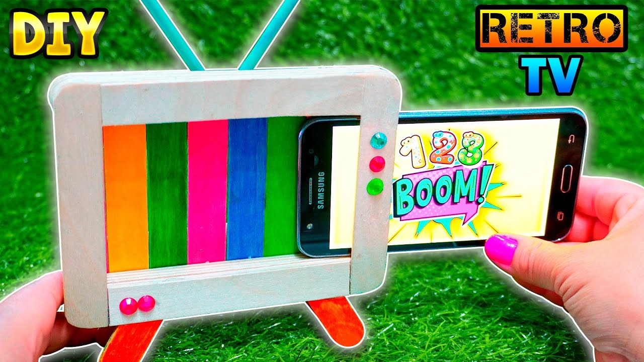 DIY Retro TV - Popsicle stick mobile phone stand | Soporte para teléfono móvil de palo de paleta