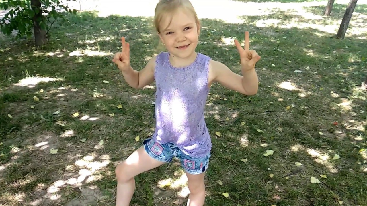 Ажурная летняя майка спицами на девочку 6 -7 лет