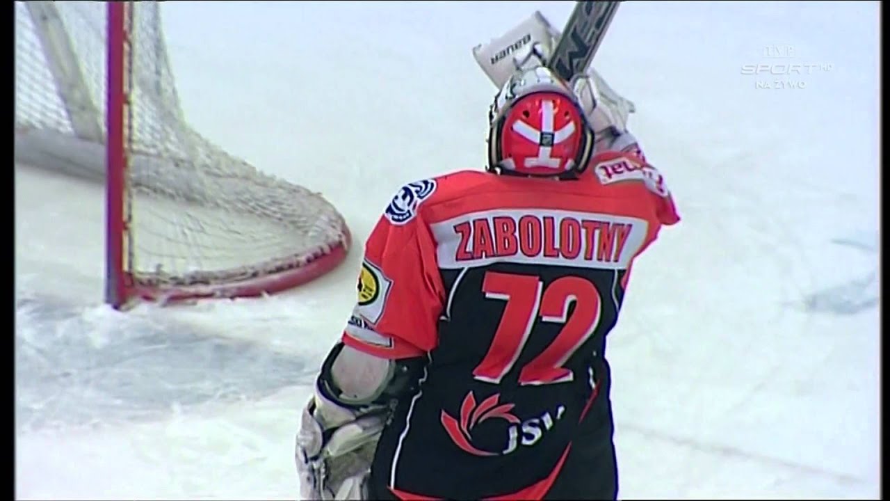 Hokej: David Zabolotny trafił do własnej bramki / Goalie own goal!