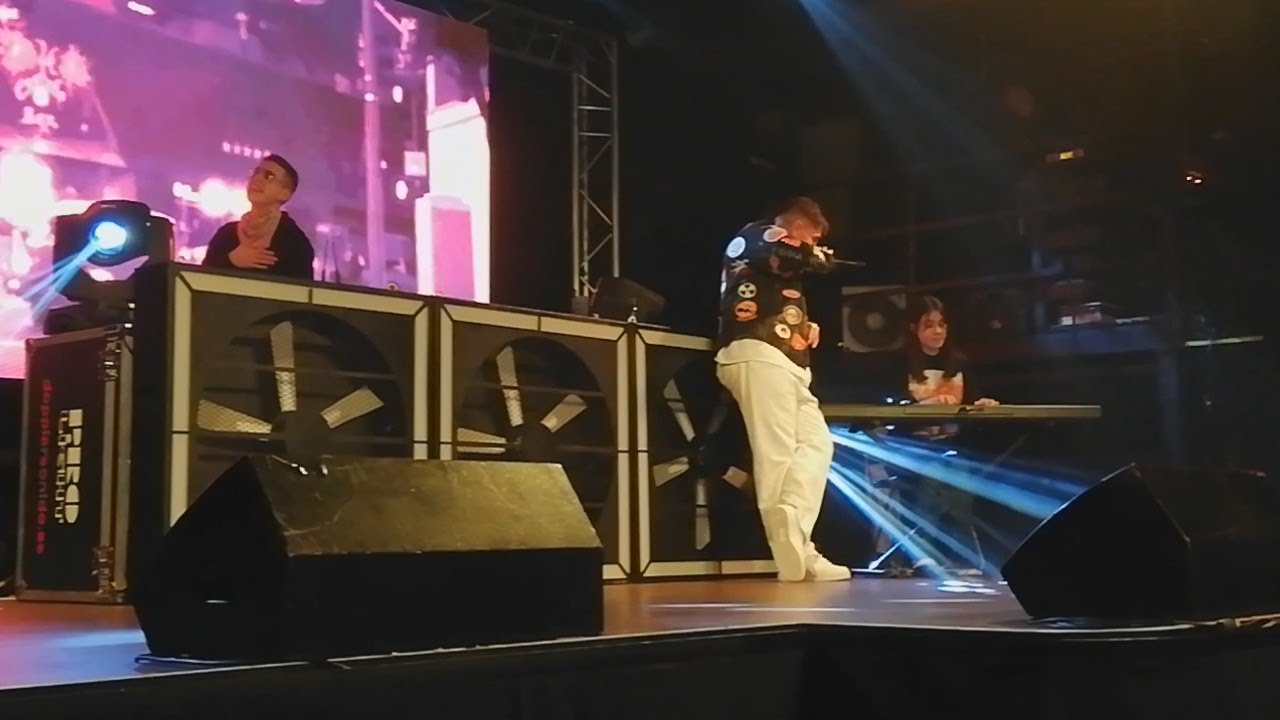 Tocando Bambino acústico con Recycled J - 07/02/2020 Sevilla 🎹🎵