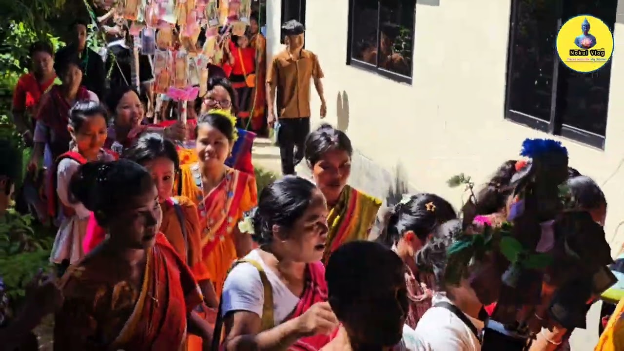 অপর্ণা চরন শাখা বনবিহারের কঠিন চীবর দান অনুষ্ঠানের দৃশ্য ।