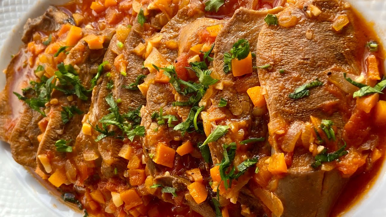 Língua de vaca estufada com puré de batata, receita portuguesa!