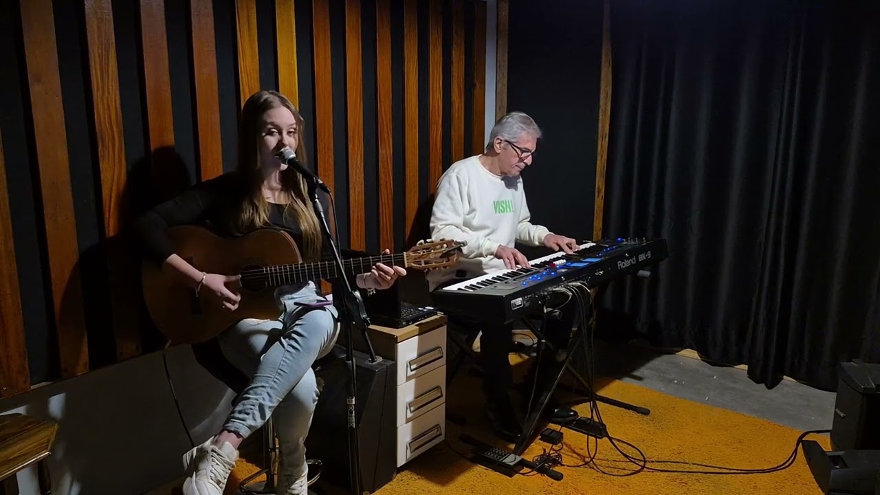 Ainda Bem - ( Marisa Monte) na voz de Stephanie  Kauna, teclados Luís Leão.  Ensaio do dia 12.09.25.