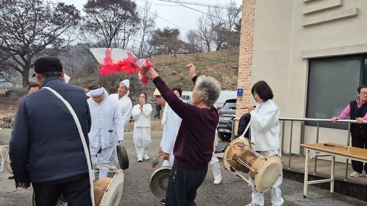 #공주시두레풍장보존회#탄천면 #삼각리#어르신들과흥 #두레풍장#K-MUSIC#명인 #마을총회#전통풍물 #마을잔치 #신명 #공연쇼츠