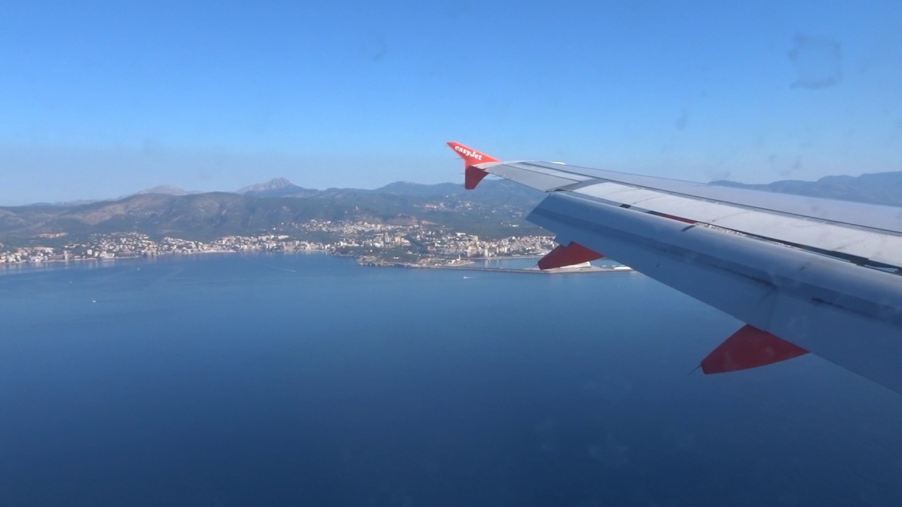 Landing at Palma Airport (PMI) - U22271 Easyjet