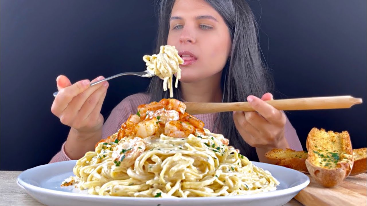 ASMR | CREAMY SHRIMP ALFREDO PASTA + RECIPE | MUKBANG