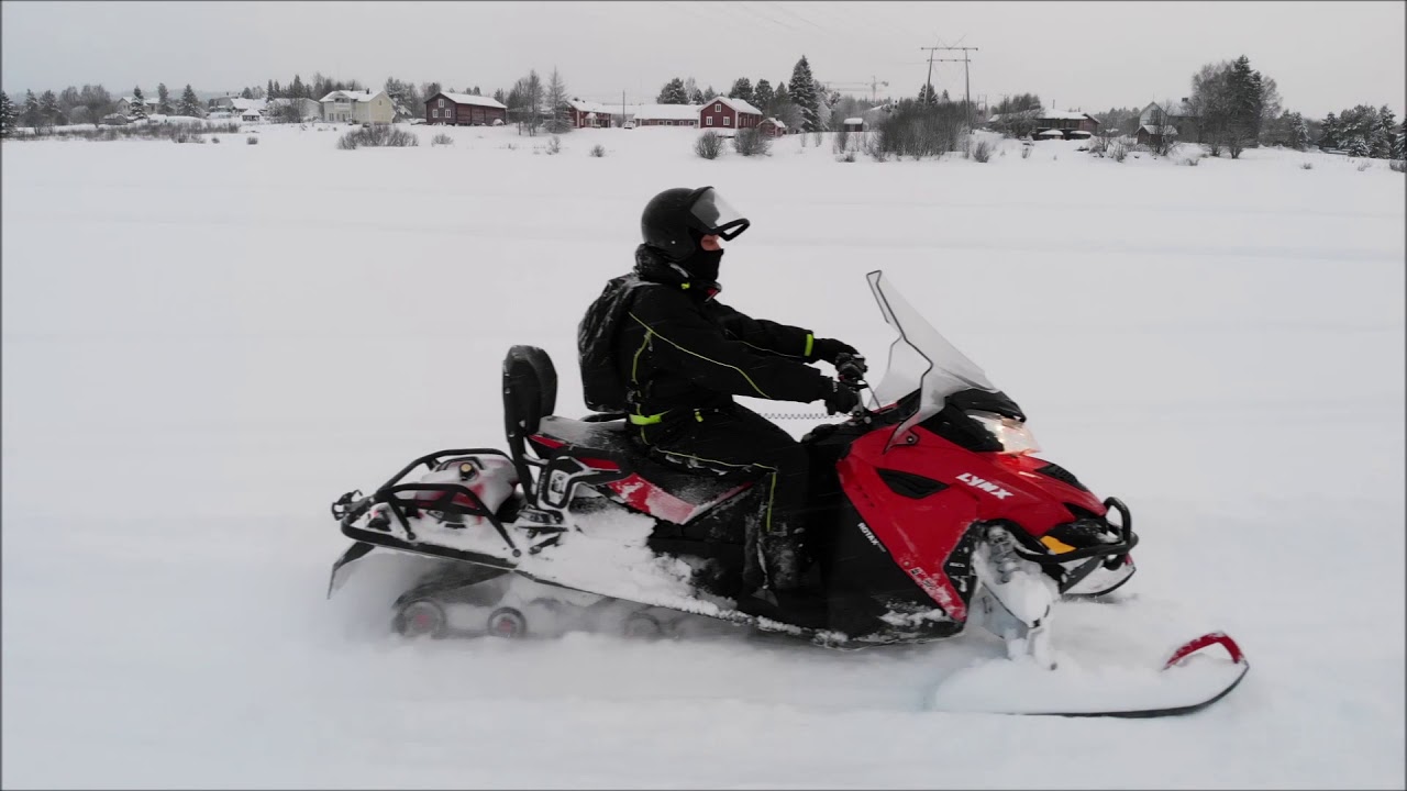 Motoneige en Laponie avec guide fran&ccedil;ais