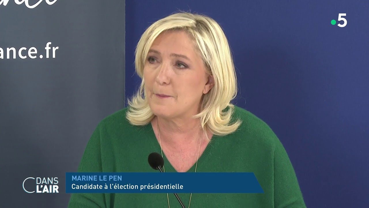 Le Pen compare le congrès LR à un «quatre-quarts» - Reportage #cdanslair 02.12.2021