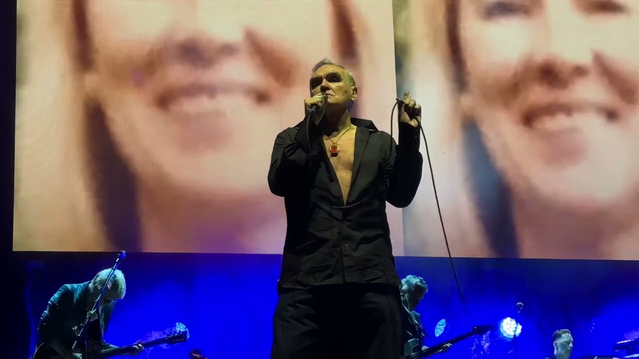 Morrissey @ DUBLIN 31.05.2025 3Arena (« I ex-Love You » & « I Know It’s Over »)