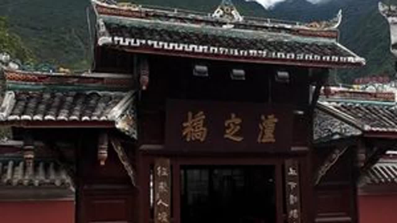 川藏第一个点和第一条河 川藏318上有无数个点和无数条河，我们去的第一个点是泸定桥，第一条河是大渡河。飞夺泸定桥是我们对这座铁索桥赋予的特殊情感，也是中国革命历史上重要重要意义的铁索桥#旅行推荐...