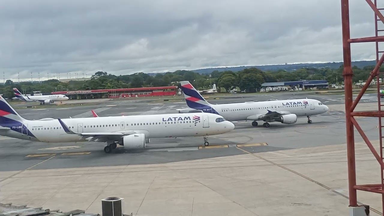 Movimentação da LATAM AIRLINES no pátio do Aeroporto Internacional de Brasília-DF.