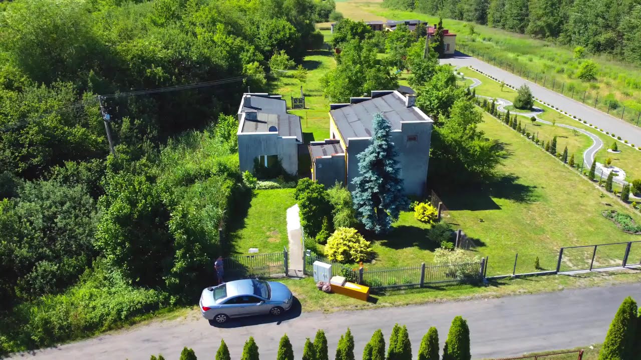 Działka z dwoma budynkami mieszkalnymi