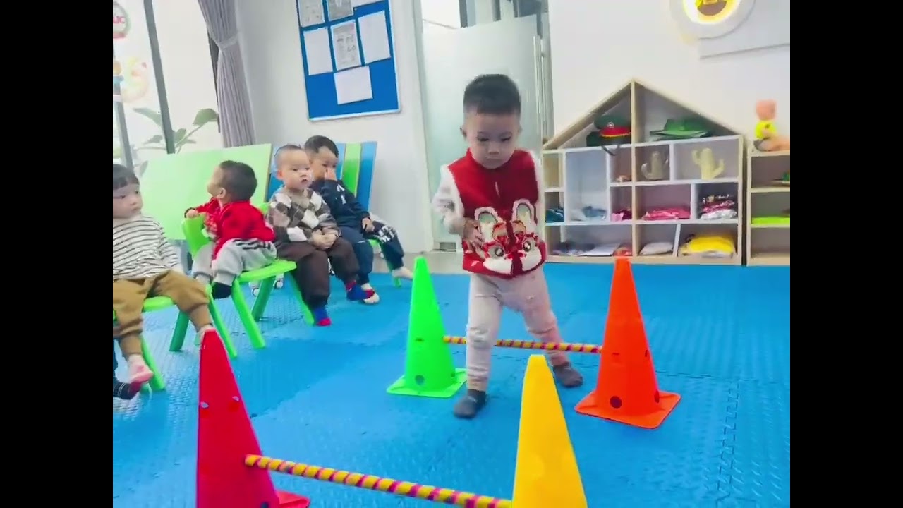 Phát Triển Thể Chất : Bước Qua Chướng Ngại Vật , Ném Bóng Vào Rổ
