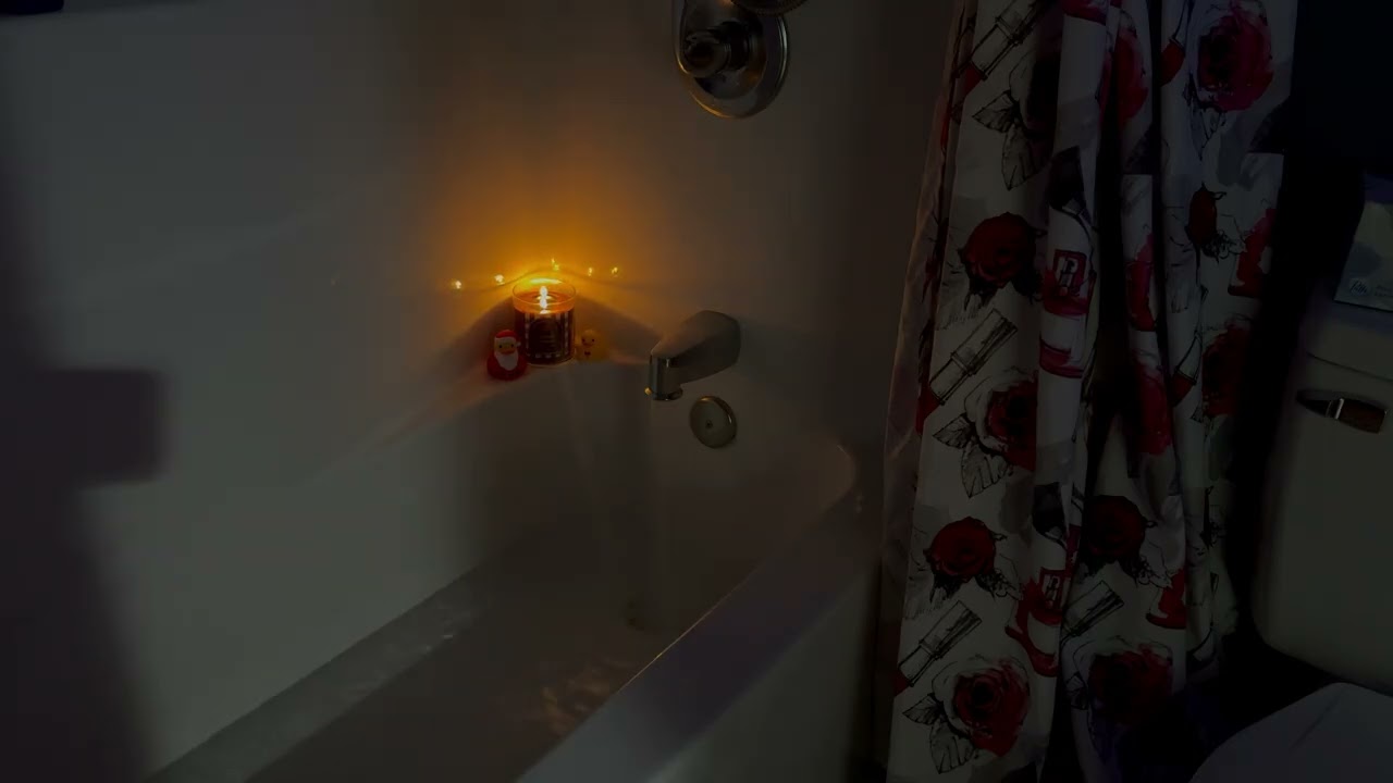 Bathtub Filling ASMR | Cozy Candlelight & Christmas Duck | Gentle Water Sounds for Sleep 😴