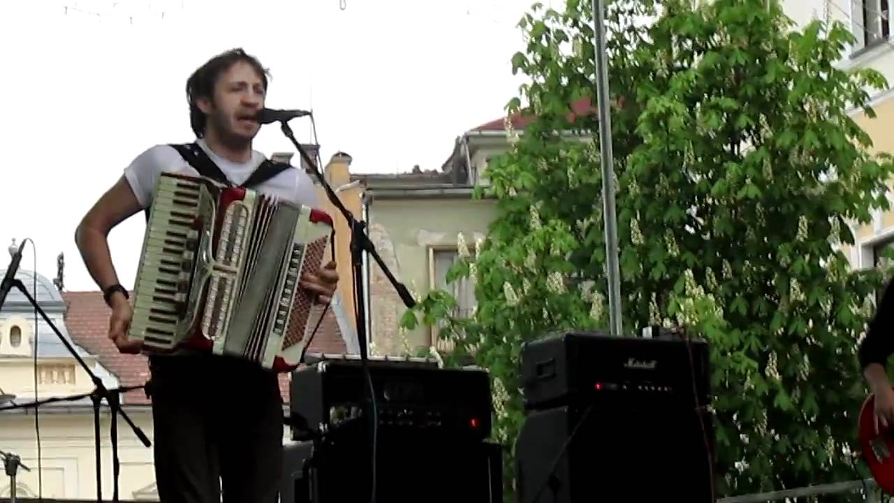Мукачево.Рок-Концерт 01.05.2011(Село и Люди) 2 часть.MOV