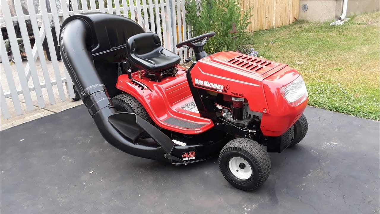 Yard Machines by MTD 742 RL Lawn Tractor with bagger. Like new mint. For sale.