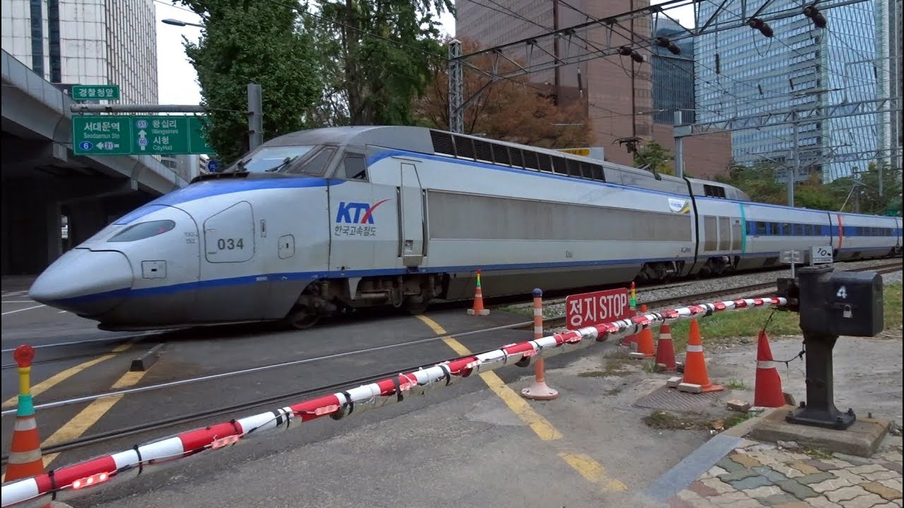 Railway crossing near Seoul station