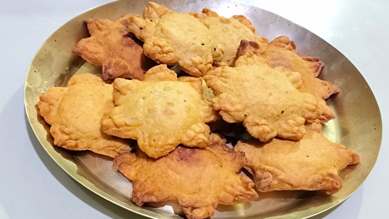 আর বাজার থেকে না এনে মাত্র দশ মিনিটে বাড়িতেই তৈরি করুন দুর্দান্ত স্বাদের রেসিপিটা,আঁটা থাকলেই হবে।