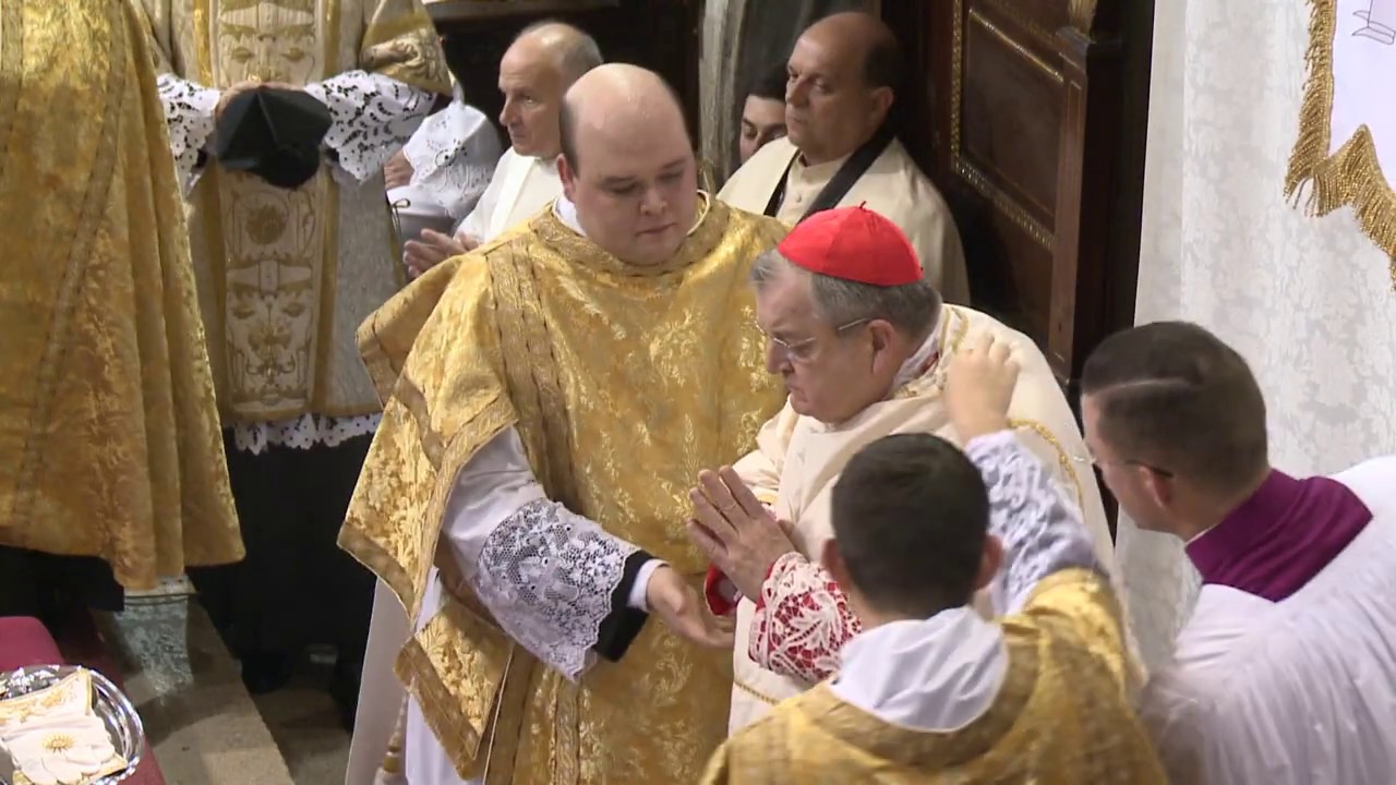 Pontifikálna Tridentská sv.omša celebrovaná kardinálom R.L.Burkem počas Trnavskej novény 16.11.2019