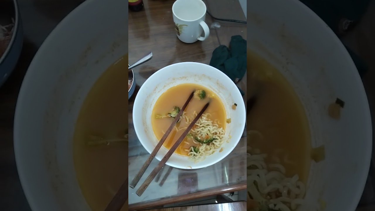 Em Dino mukbang mì Hàn 😆🥰