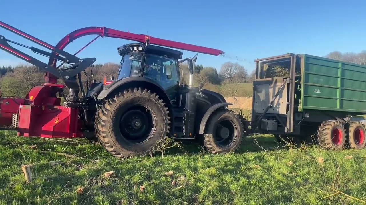 Valtra S324 med Tp400 og Gubi Vogn