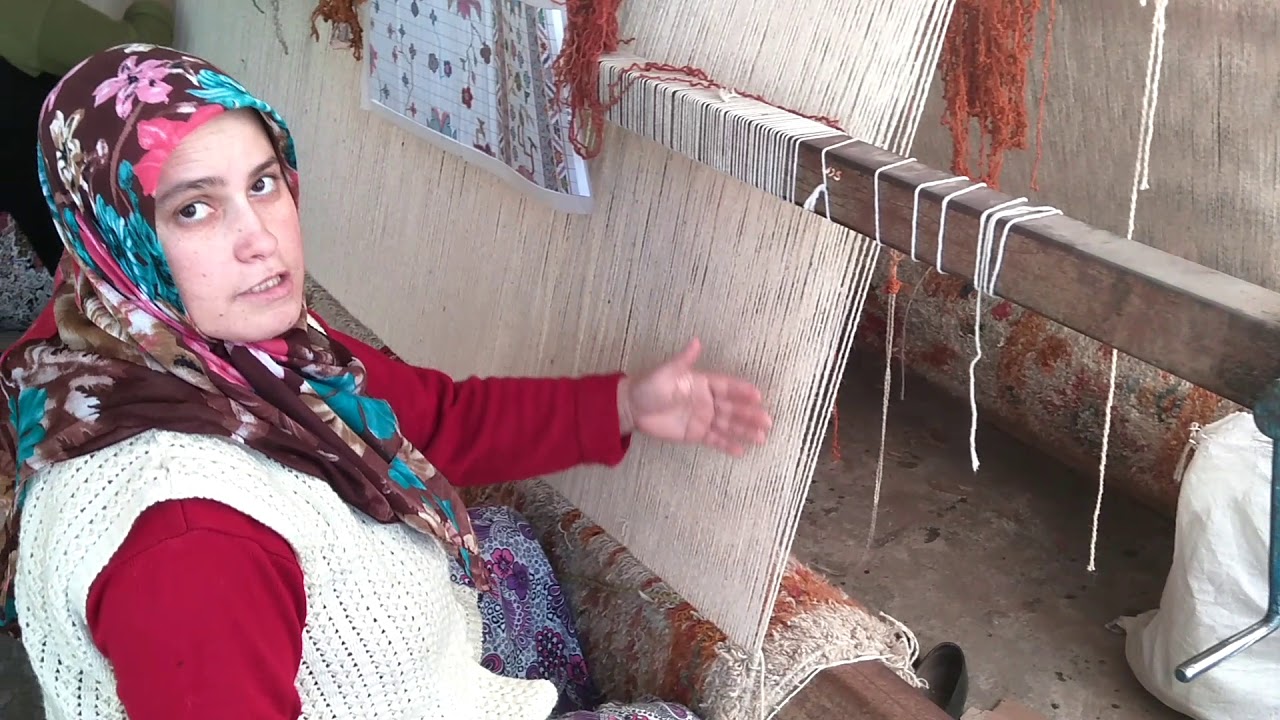 MANİSA DEMİRCİ MAHMUTLAR köyünde HALI Dokuyan köylüler