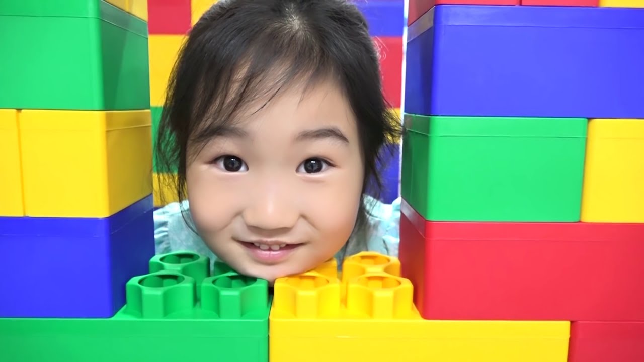 보람이와 코난 거대 블록 장난감 숨바꼭질 놀이 하기! Color Brick Block & House Hide and seek