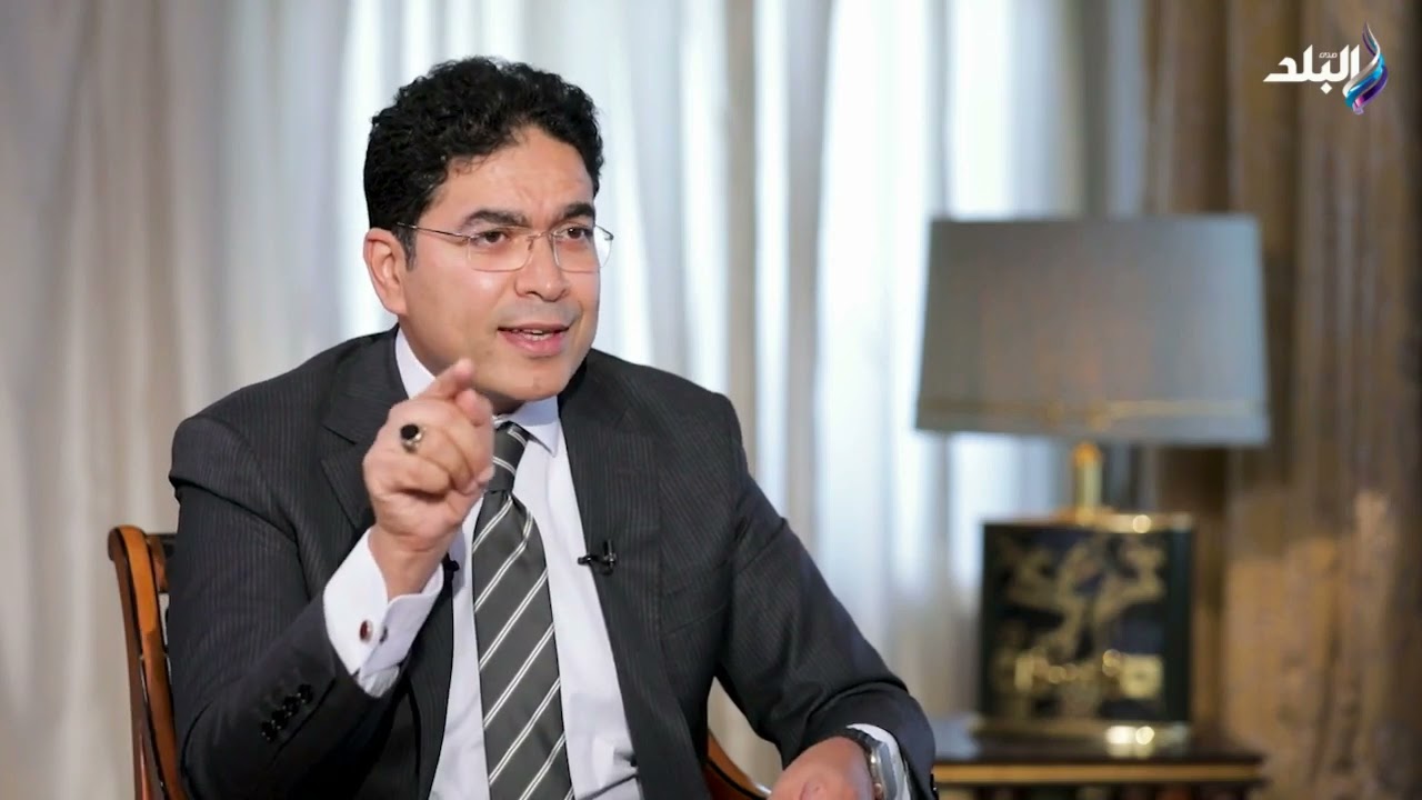 حمدي رزق يواجه ضياء الدين داود يمواقفة في البرلمان .. والنائب يرد بقوة