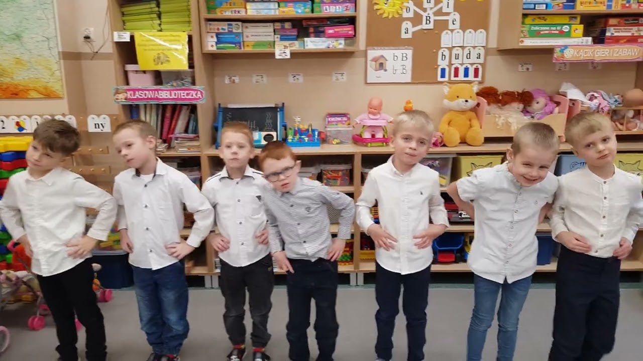 Grupa Słoneczka (chłopcy) dla Babci  i Dziadka piosenka pt. ,,Babciu dziadku