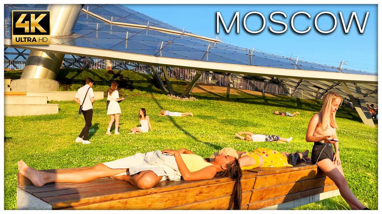 Complete Relaxation in Park Zaryadye. A Lot of Chilling People to See in Moscow Center. Walking Tour