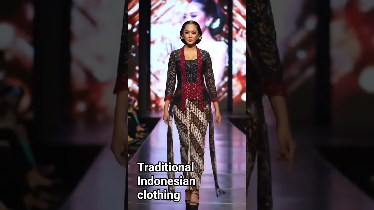✨ Elegant Indonesian Model Wearing Batik on Fashion Runway ✨#fashion #tradional