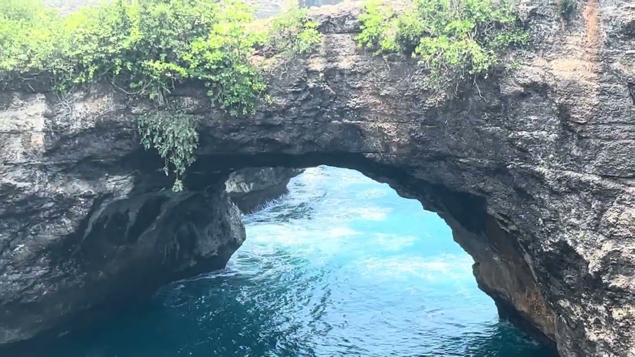 This Beach Has a Hole 😍 | Broken Beach Nusa Penida, Bali
