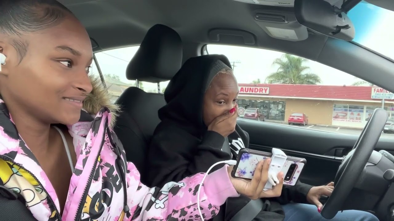 CUPCAKE OLD TOWN HOE REACTION ON MOM (SHE WAS SHOCKED 😳)