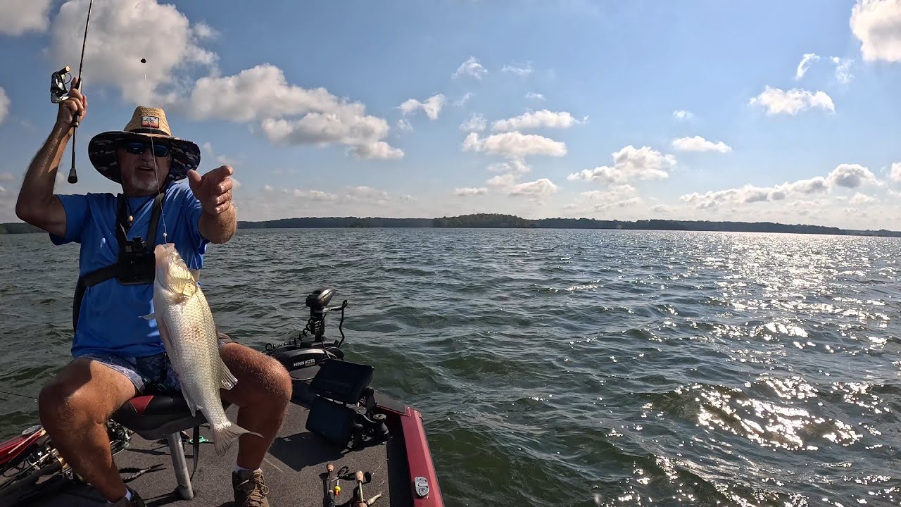 Ловля белого окуня Magnum на Slip Cork и Gulp Sandworm!