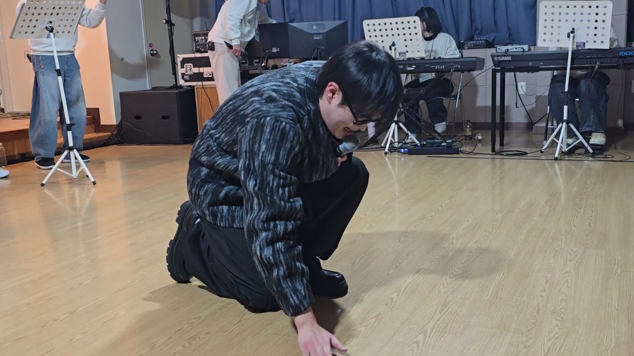 2026년 대구지방회 청소년을 위한 중고등부 연합수련회 첫날집회 마친 후 마무리기도하는 김성경 목사