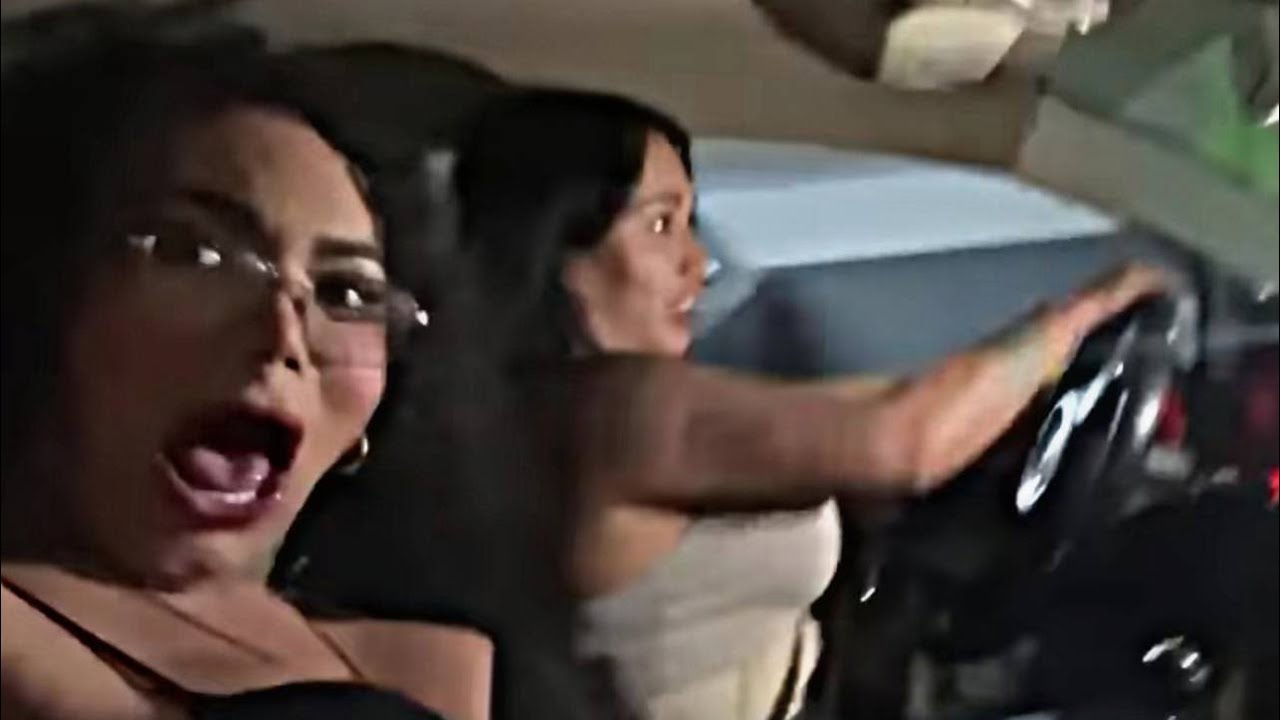 KARIPAO COTORREAN LLEGANDO A LEÓN✂️🚙 ┃ Karina y Paola - @Mintohato2.0