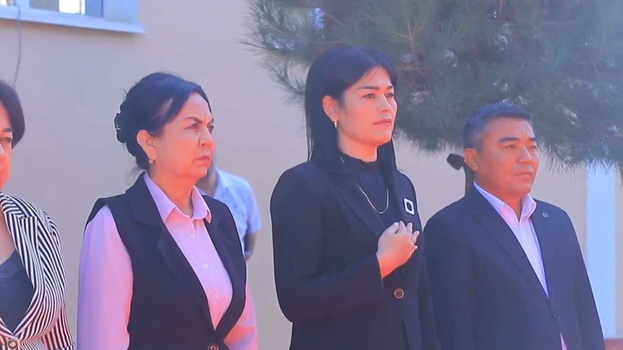 Navoiyda maktab o‘quvchilari uchun yangi futbol stadioni foydalanishga topshirildi