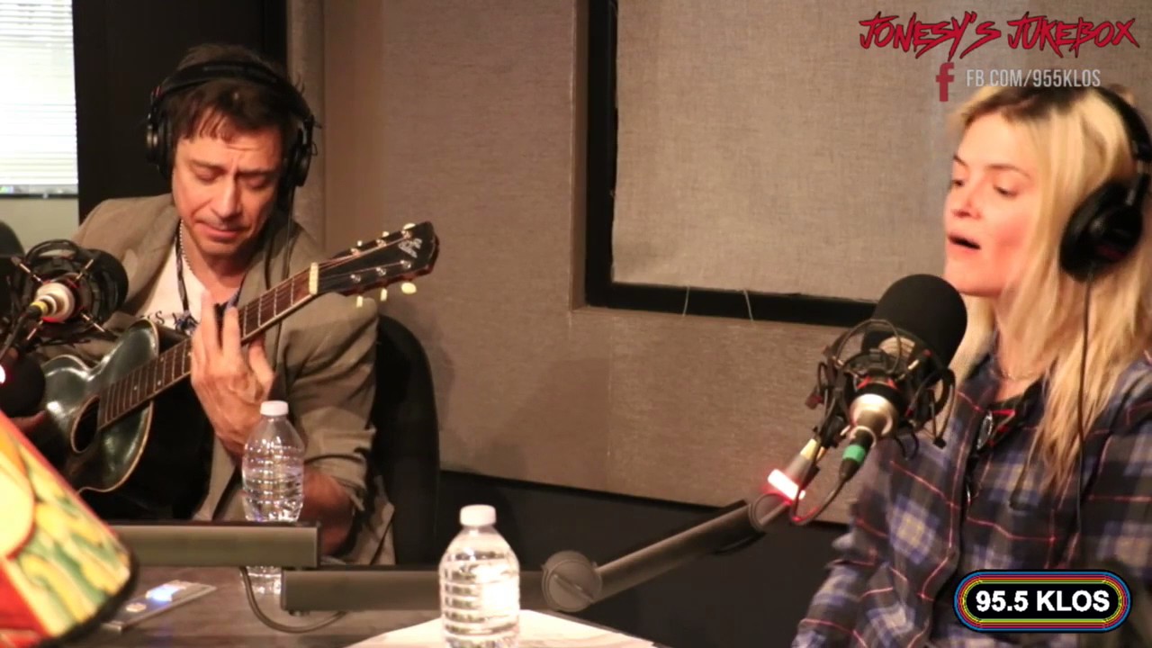 The Kills perform 'Doing it to Death' live on Jonesy's Jukebox
